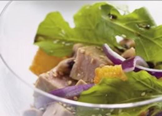 recipe image Verse tonijnsalade met raketsla en rode ui