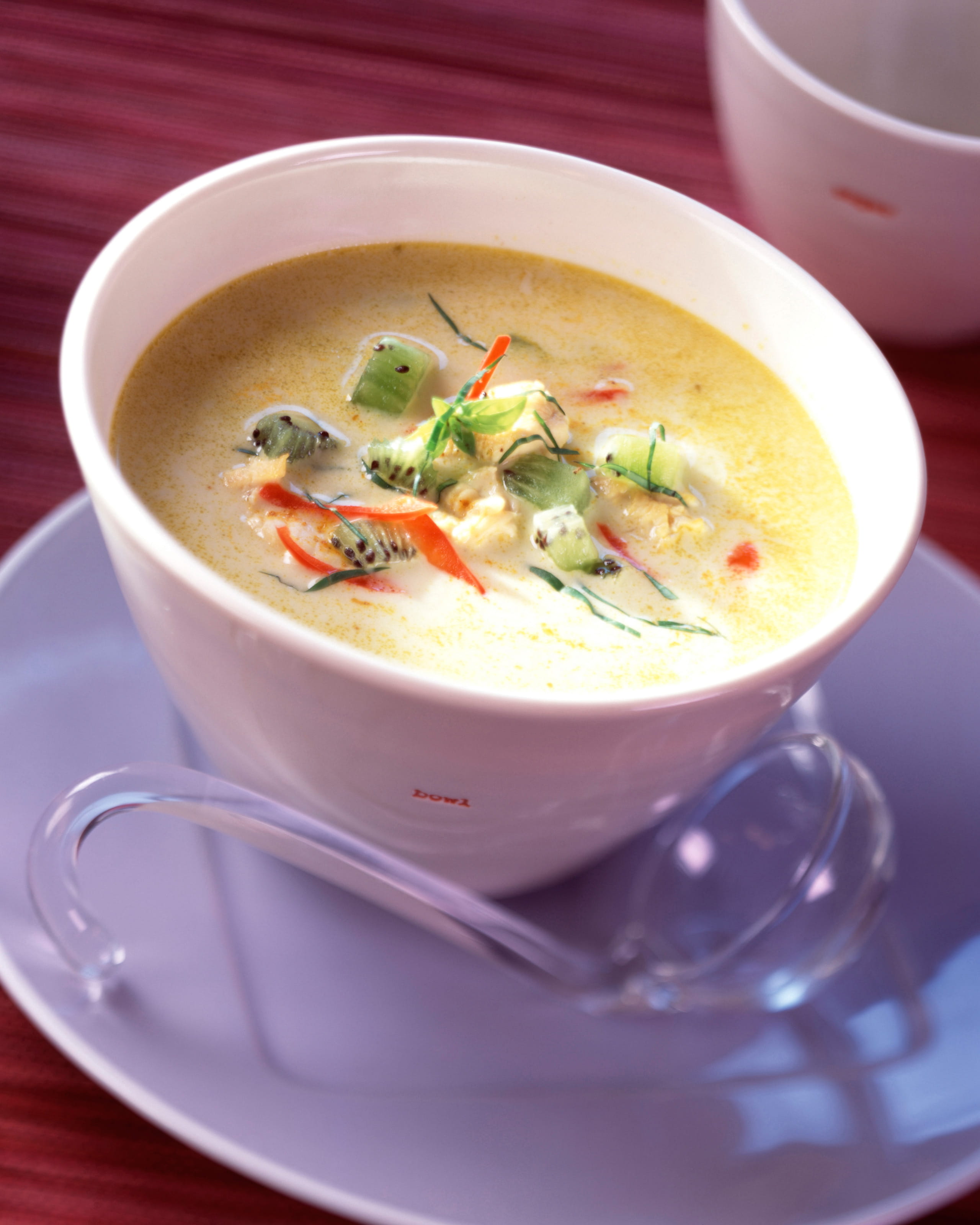 recipe image Kruidige kippensoep met kokosmelk en kiwi