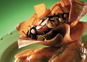 recipe image Parelhoen met lindebloesem en een compote van gedroogde vruchten