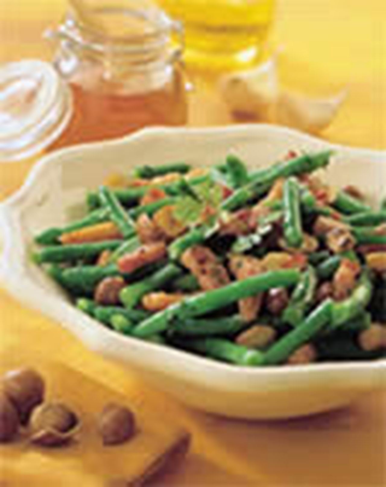 recipe image Lauwe boontjessalade met noten en spekjes