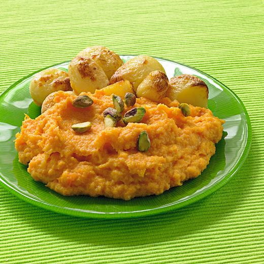 recipe image Puree van wortel en abrikozen met pistachenootjes