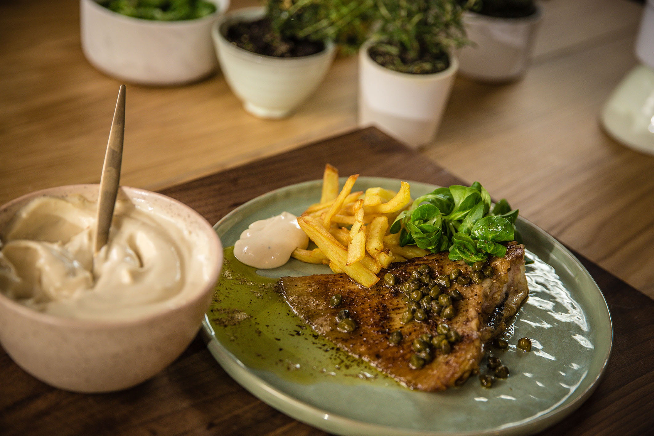 recipe image Roggevleugel met kappertjes en frieten