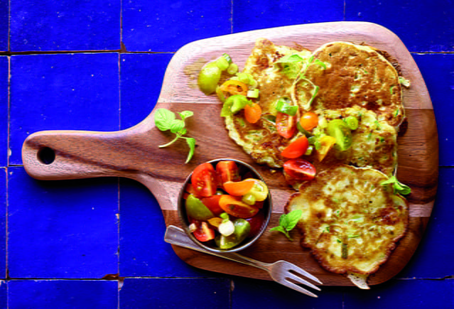recipe image Courgette pannenkoekjes met salsa van kerstomaten