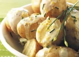 recipe image Nieuwe aardappelen in romige bieslookdressing