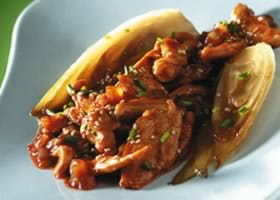 recipe image Parelhoen op een bedje van witloof met oosterse saus