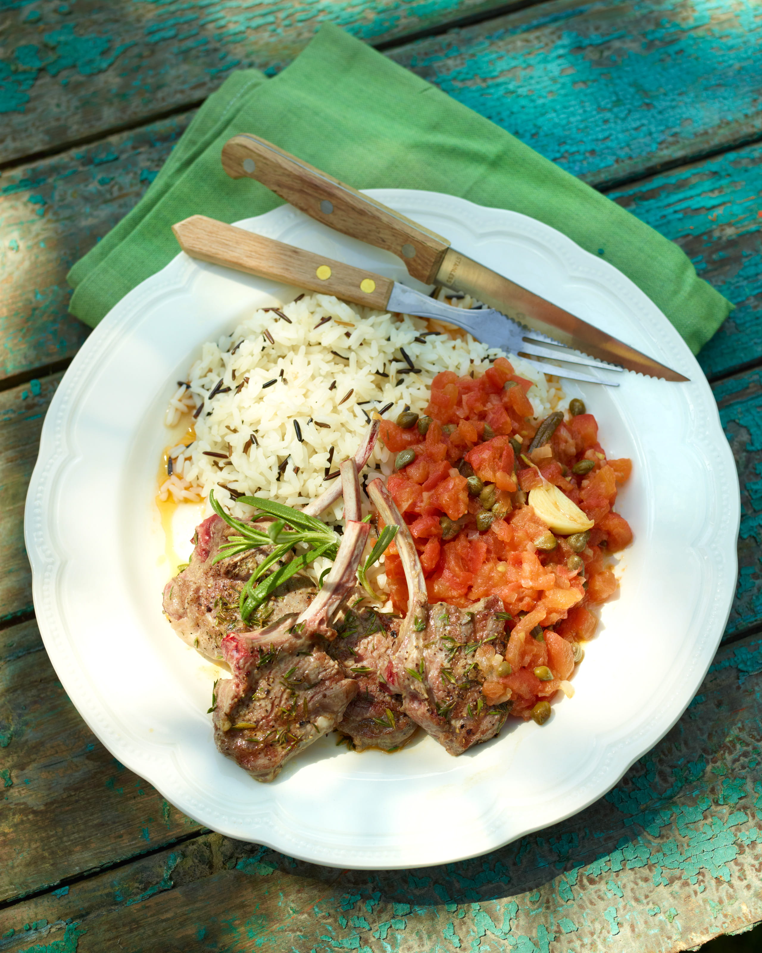 recipe image Gebakken lamskoteletten met rijst en tomatensalsa