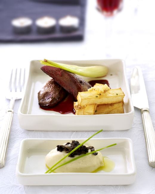 recipe image Gebraden eend, pastinaakmousse met truffel & frietjes van knolselder met noten