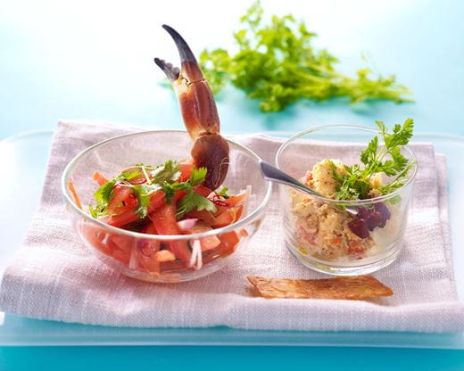 recipe image Tomatensla met koriander,  krab en vinaigrette van rode paprika