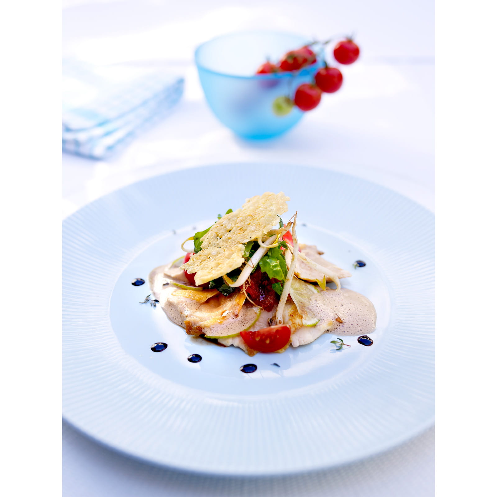 recipe image Kalkoenmedaillons  met limoen, salade van rakette en soja scheuten