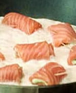 recipe image Zalmrolletjes in looksaus
