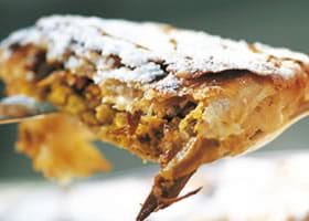 recipe image B'stilla (taart van filodeeg met duif en eieren)