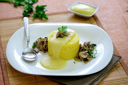 recipe image Polenta met paddenstoelen en mosterdfondue