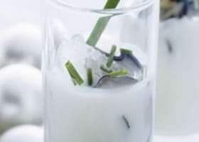 recipe image Oestercocktail met wodka en bieslook