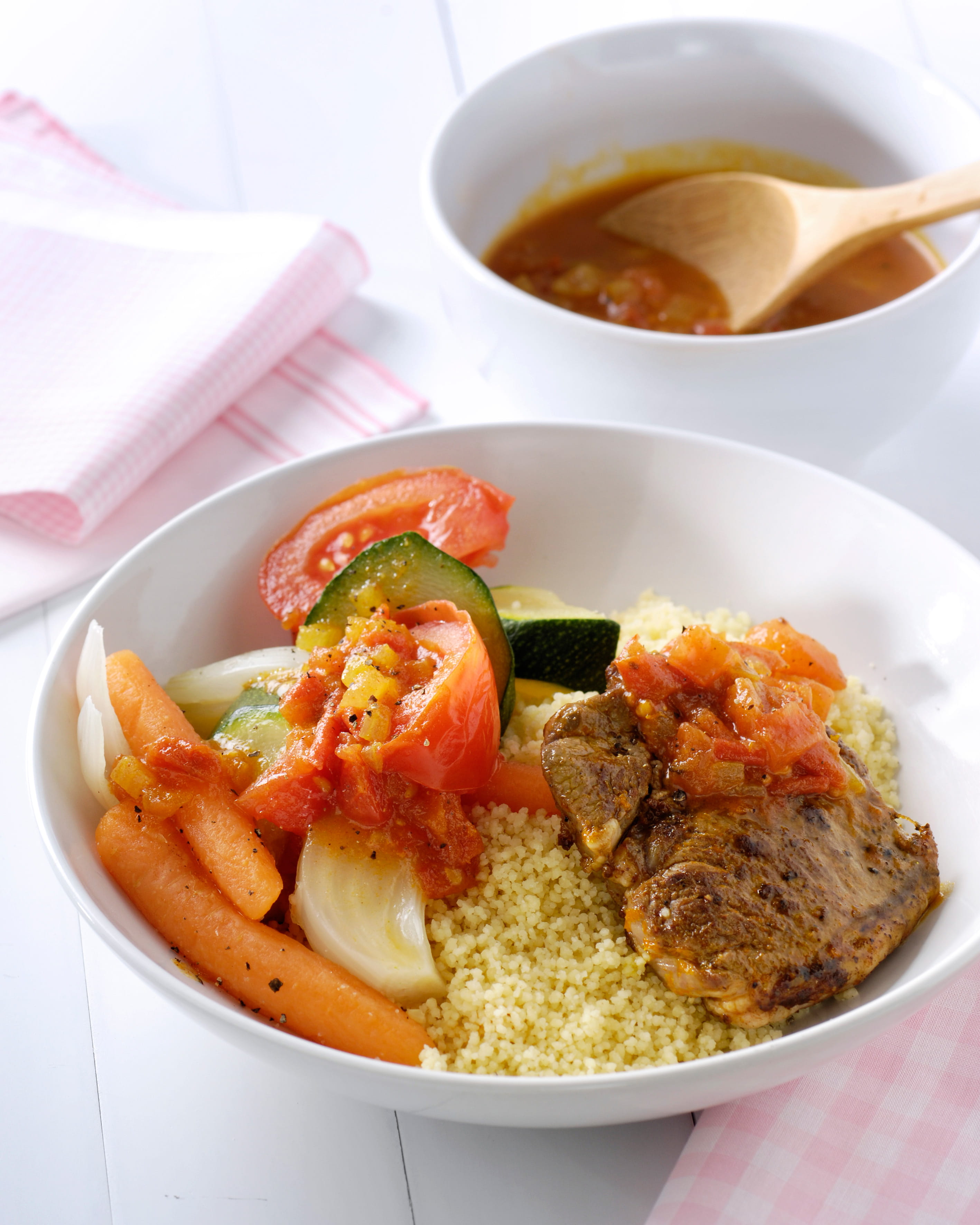 recipe image Lamskoteletjes in een tomaten-sinaasappelsaus met couscous