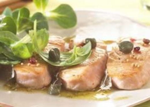 recipe image Veldsla met gebakken zalmplakjes en kappertjes