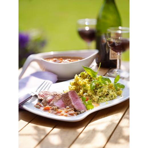 recipe image Zonnige tomatencurry met lamsfilet en couscoussalade