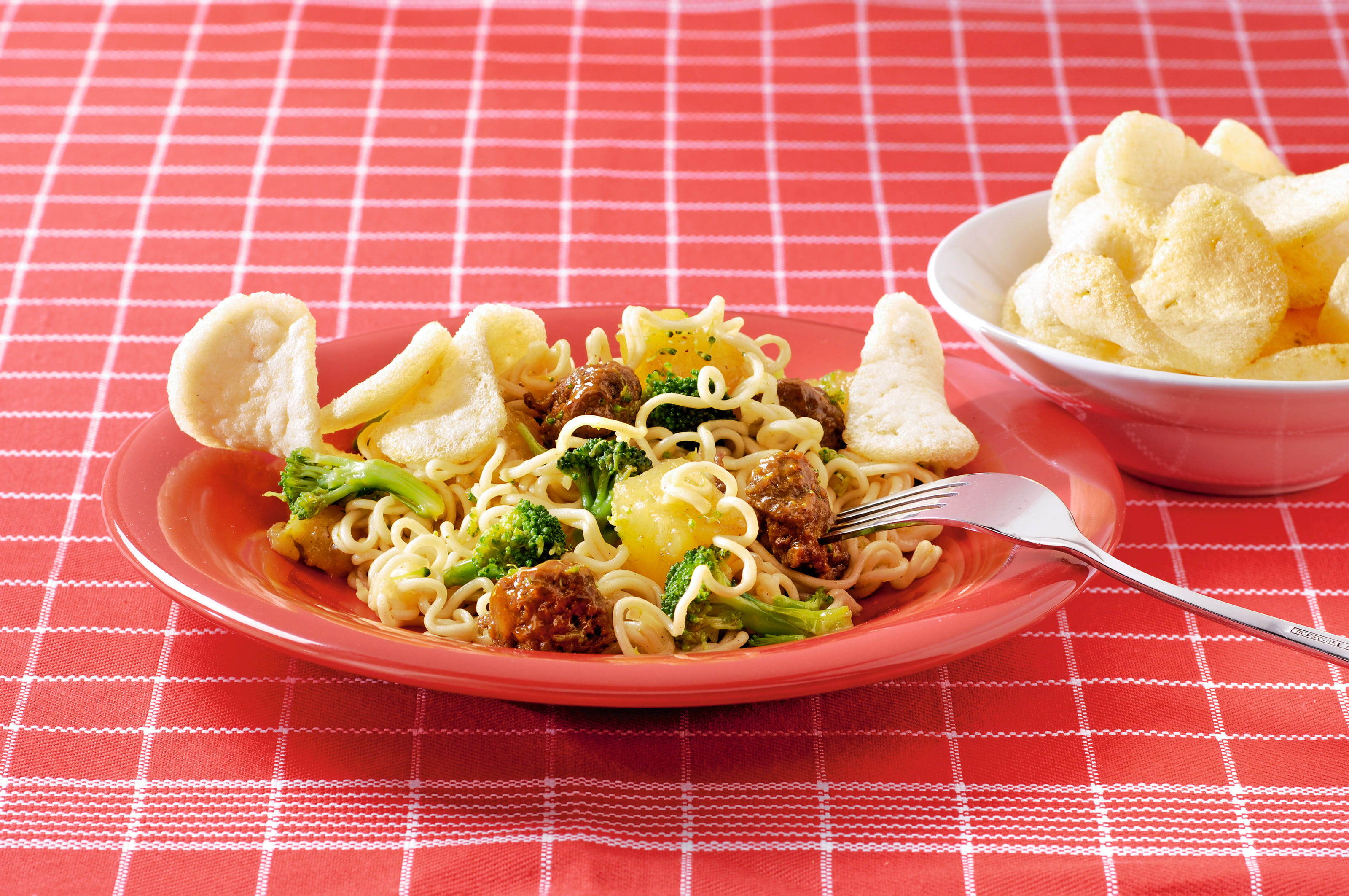 recipe image Woknoedels met runderworstjes en broccoli