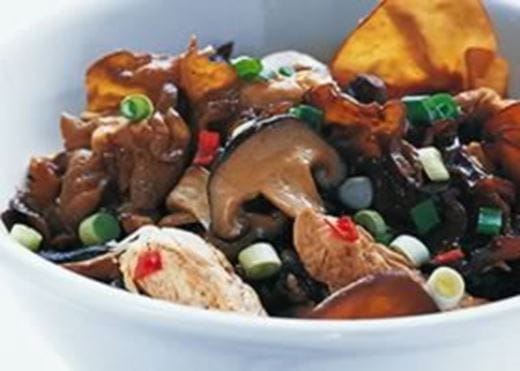 recipe image kippenplakjes met noedels, Chinese champignons en shii-take