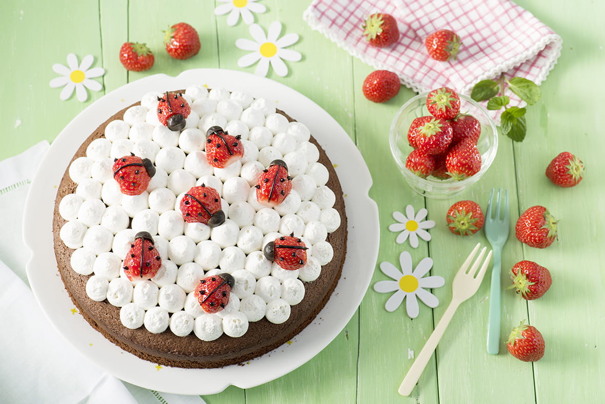 recipe image Aardbeientaart met lieveheersbeestjes