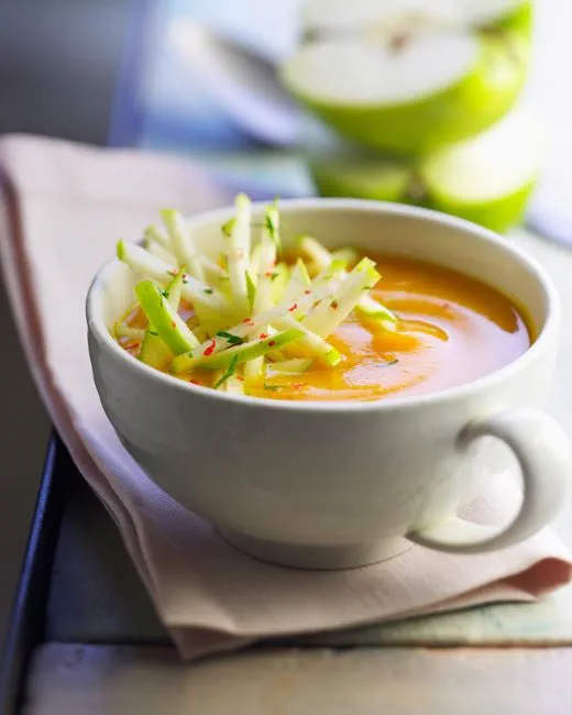 recipe image Pompoenroomsoep met zure appelen