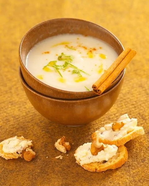 recipe image Selderroomsoep met kaaskorstjes en noten