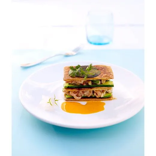 recipe image Bladerdeegjes met grijze garnalen en courgette