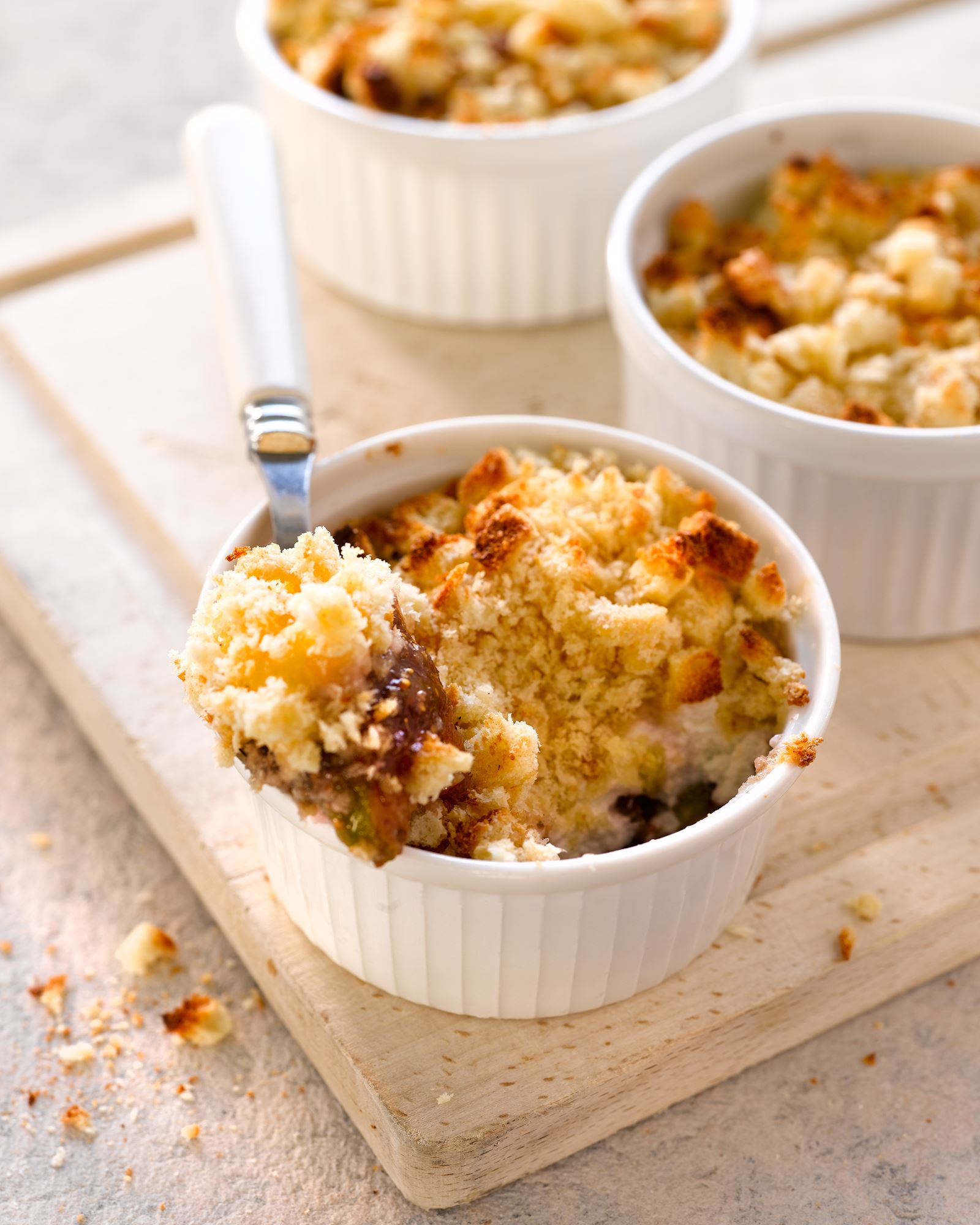 recipe image Crumble van geitenkaas met vijgen en suikerbrood