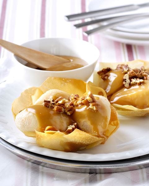 recipe image Filotaartjes met peer, pecannoten en een zachte carameltoplaag