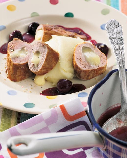 recipe image Met brie gevulde varkenshaasjes met kersensaus