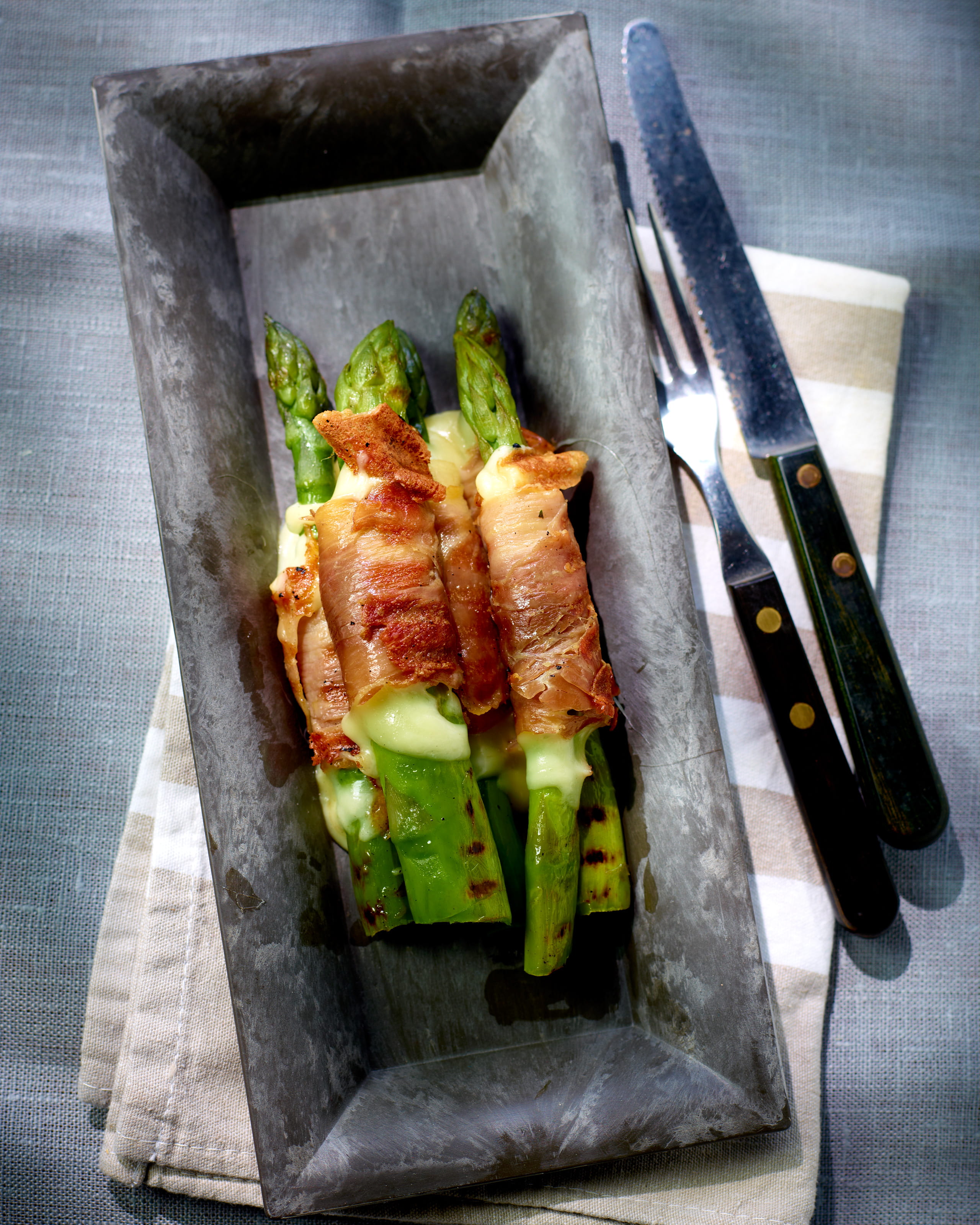 recipe image Groene aspergerolletjes met mozarella en gerookte ham
