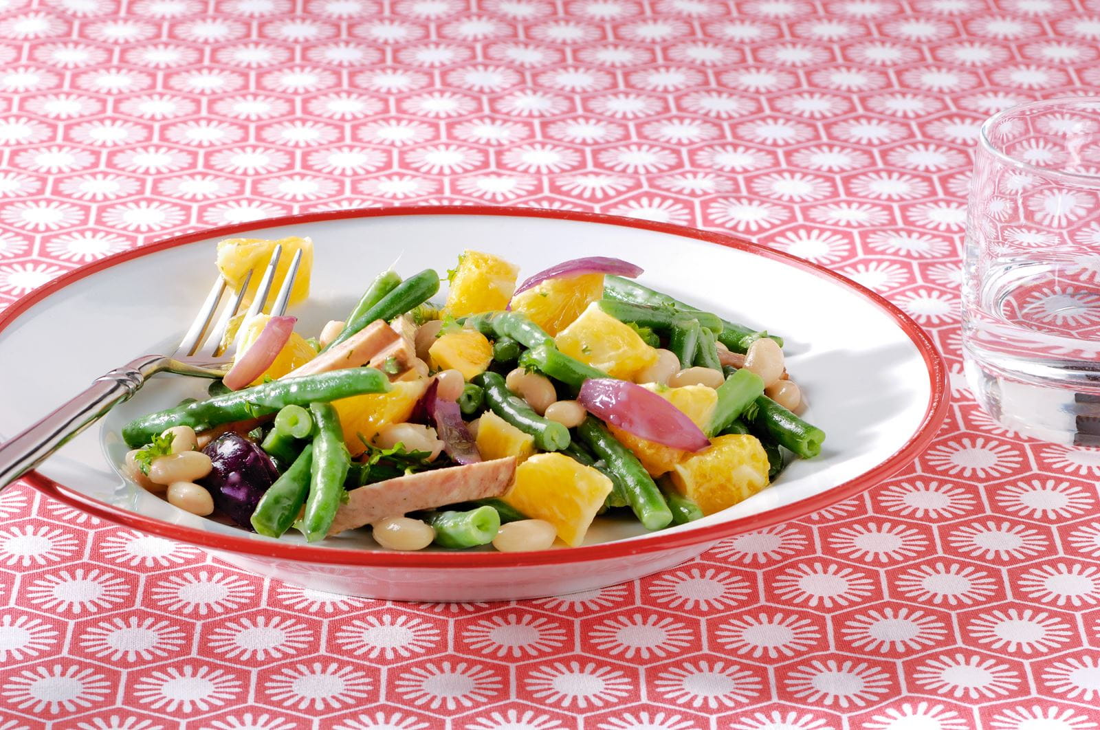 recipe image Bonensalade van witte en groene boontjes en grillworst