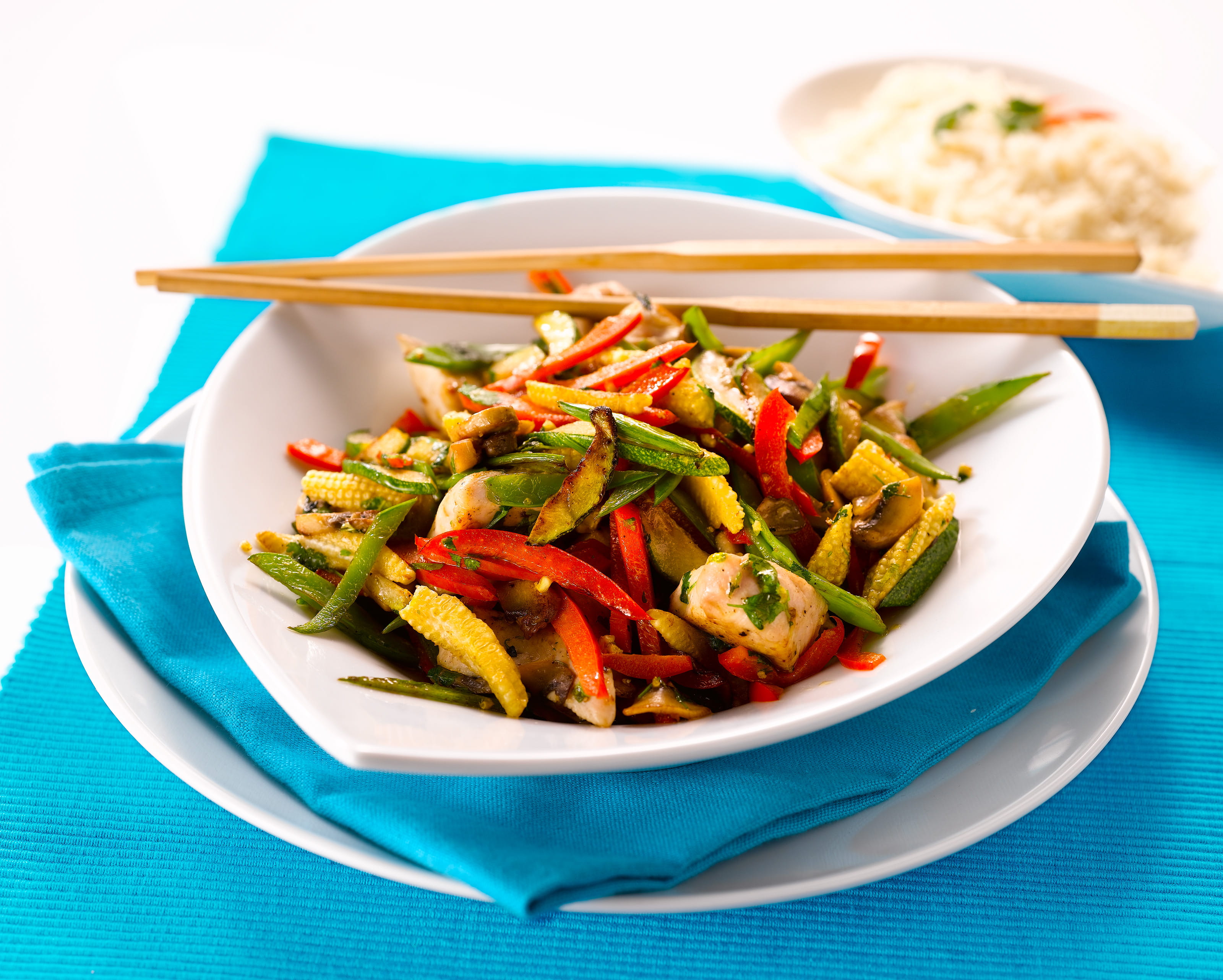 recipe image Wokschotel met voorjaarsgroentjes, kalkoen en basmati