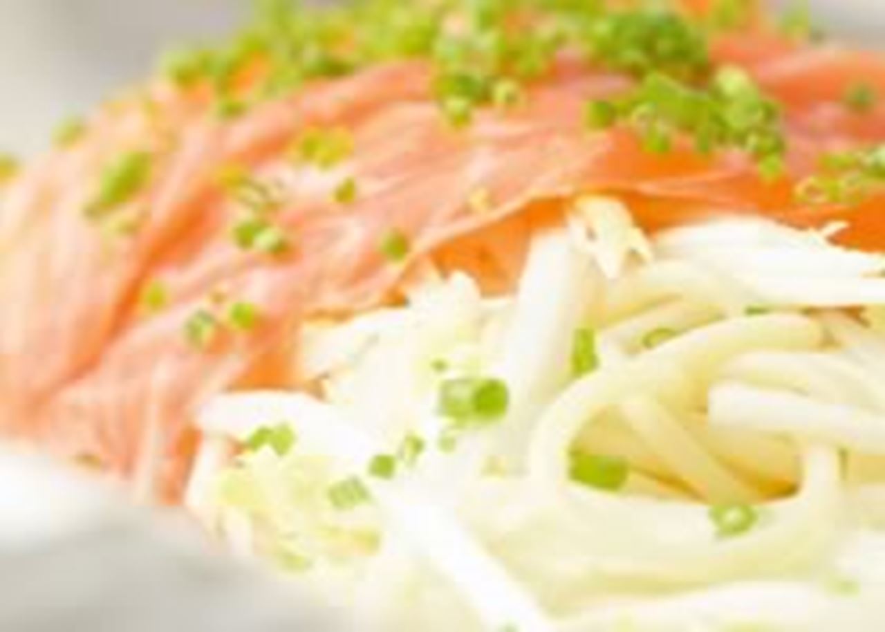 recipe image Spaghetti van asperge met een carpaccio van Schotse zalm