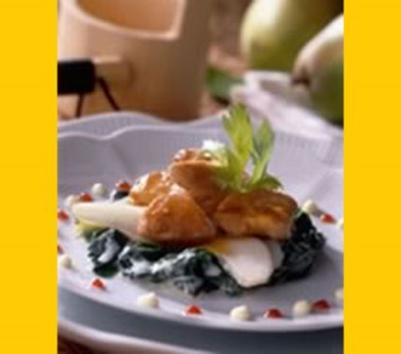 recipe image Lepeltjes met  kip in sojasaus met peer en  spinazie