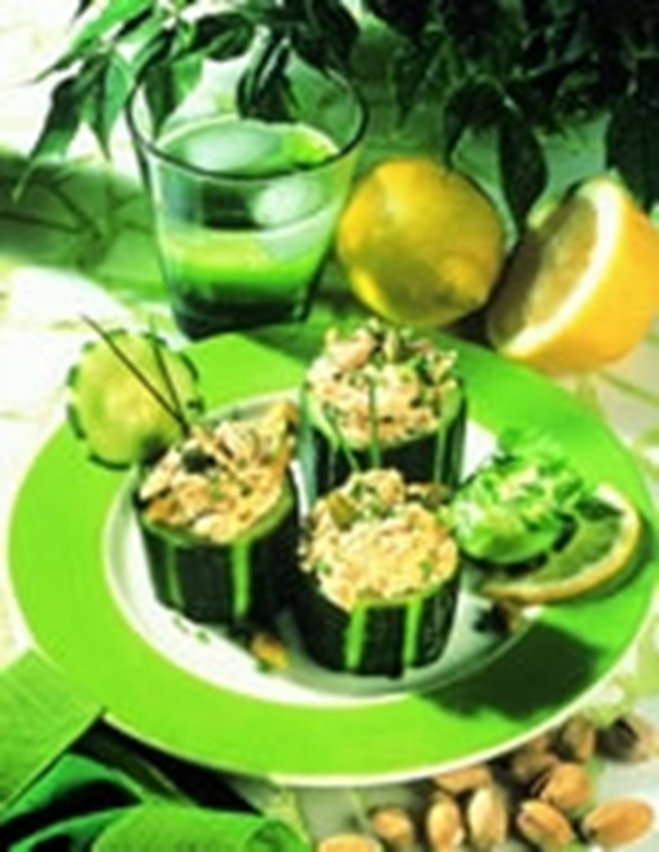 recipe image Komkommer-kommetje met tonijn