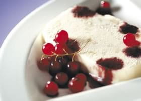 recipe image Appelparfait met rode bessensaus