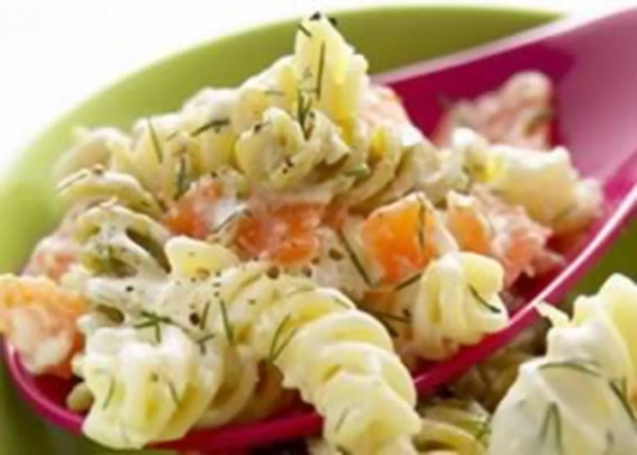 recipe image Pasta met gerookte zalm en komkommer