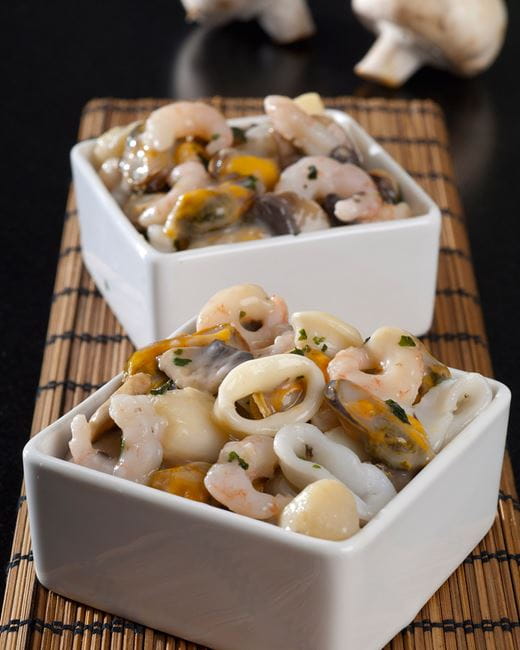 recipe image Ovenschoteltje van zeevruchten met champignons