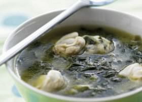 recipe image Bouillon van tapijtschelpen en spinazie