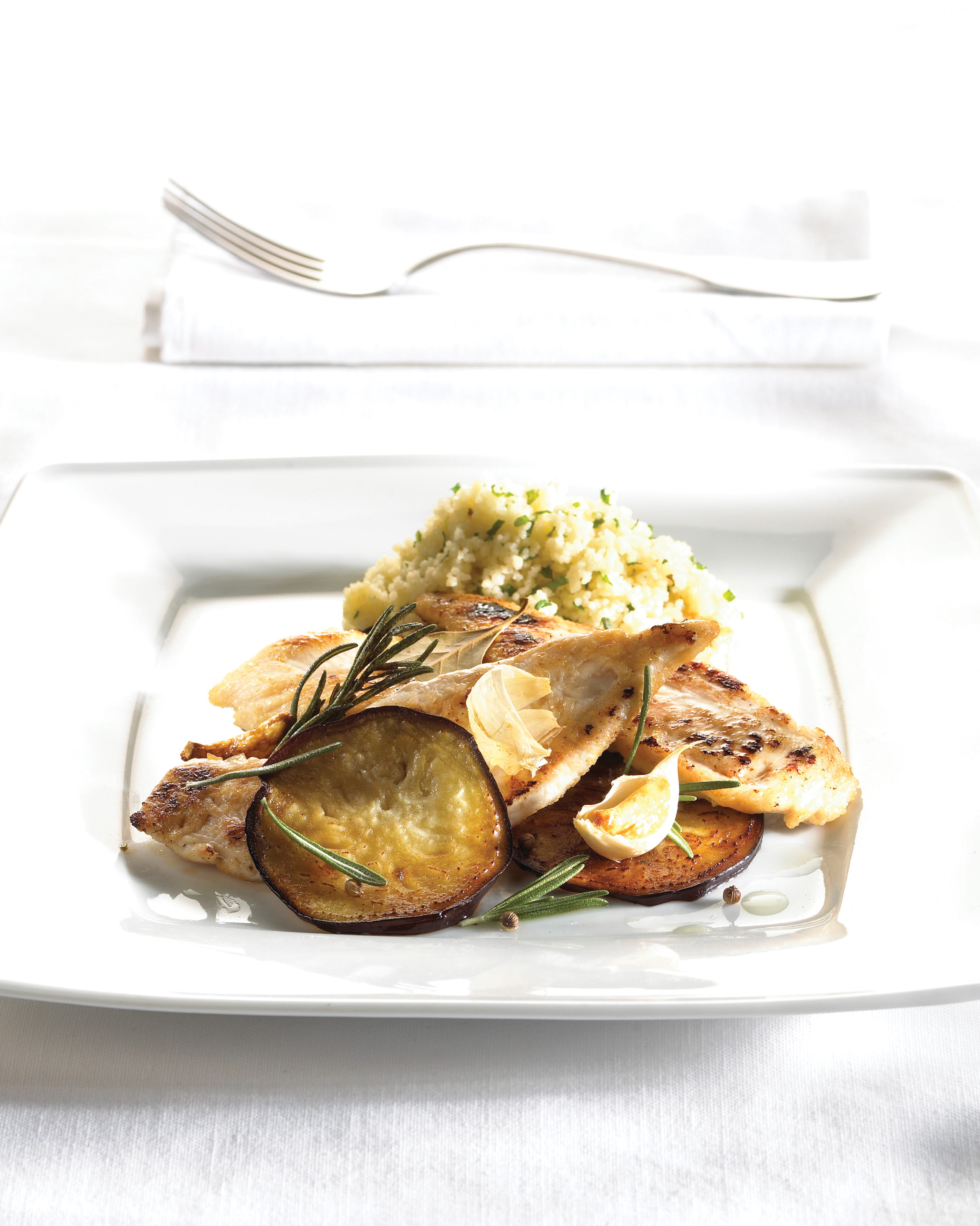 recipe image Gekaramelliseerde kalkoen met citroengras, aubergine & tabouleh