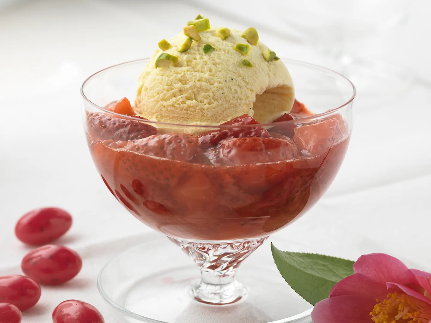 recipe image Parfait van aardbeienmoes