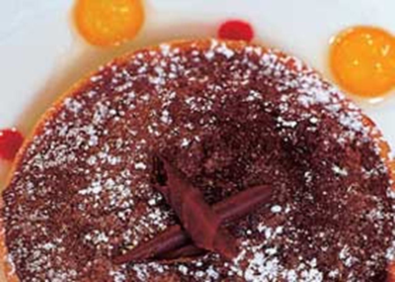 recipe image Knapperig gebakje met chocolade en coulis van gekonfijte sinaasappel