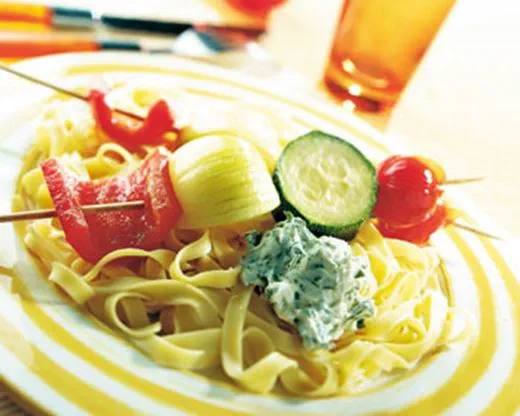 recipe image Brochettes van gegrilde groenten met Effi-saus met koriander