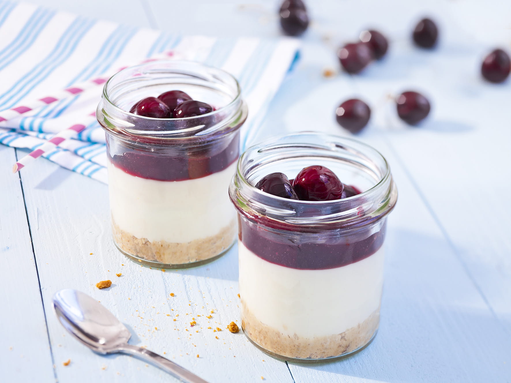 recipe image Koude cheesecake-glaasjes met kersen