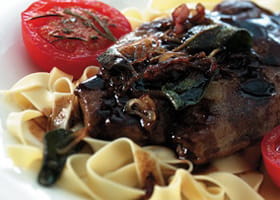 recipe image Kalfslever met balsamicojus en tagliatelle