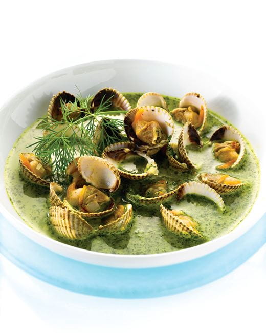recipe image Soepje van tuinkruiden en vongole