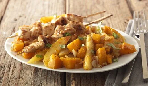 recipe image Kipspiesjes met geroerbakte pompoen, aardappel en ui