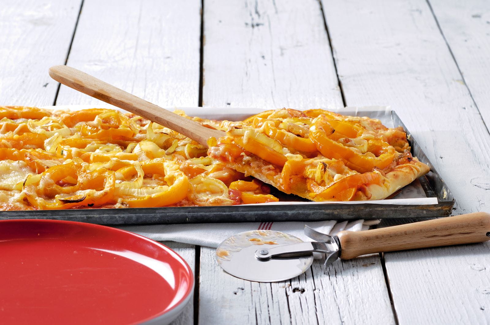 recipe image Plaatpizza met kaas, paprika en rozijnen
